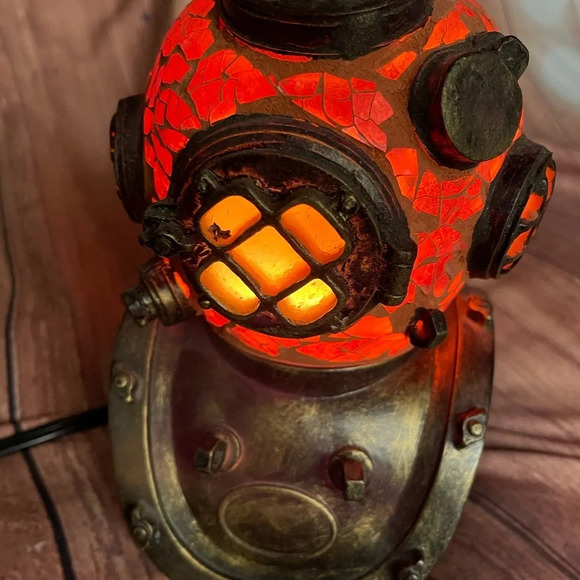 Vintage Style Diver Helmet Amber Glass Accent Lamp, Hard to find - Picture 2 of 16
